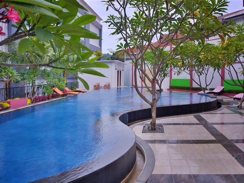 Truntum Padang Hotel Exterior photo