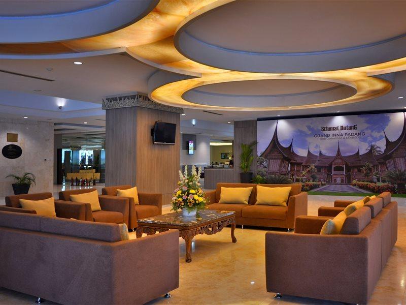 Truntum Padang Hotel Exterior photo