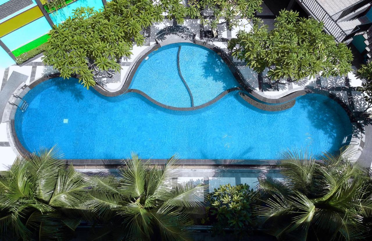 Truntum Padang Hotel Exterior photo