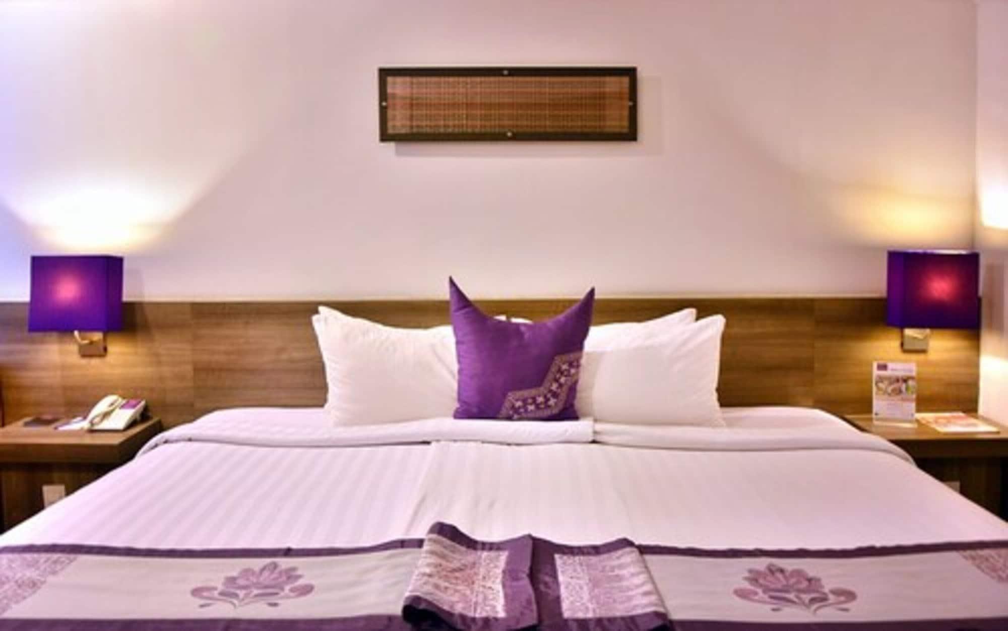 Truntum Padang Hotel Exterior photo