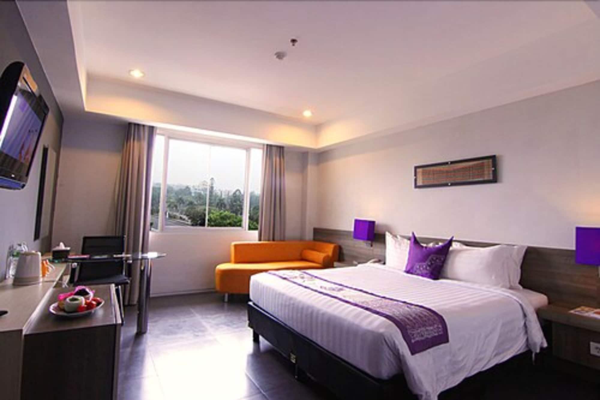 Truntum Padang Hotel Exterior photo