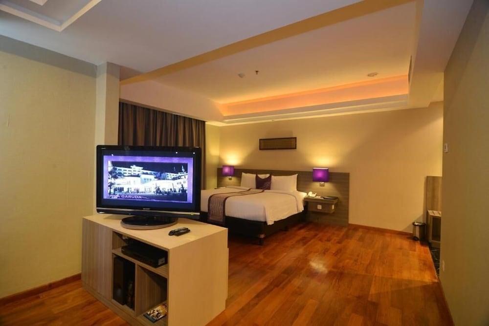 Truntum Padang Hotel Exterior photo