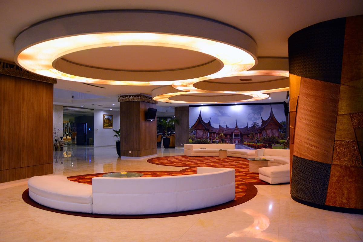 Truntum Padang Hotel Exterior photo