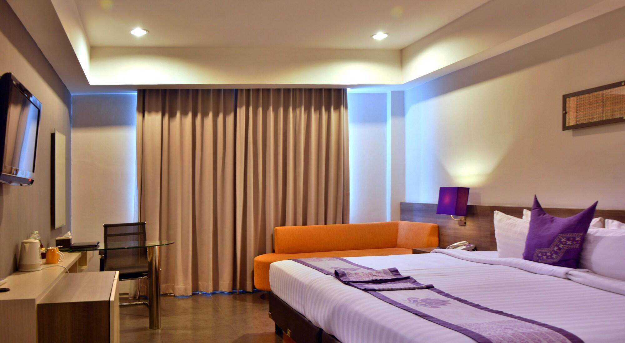 Truntum Padang Hotel Exterior photo