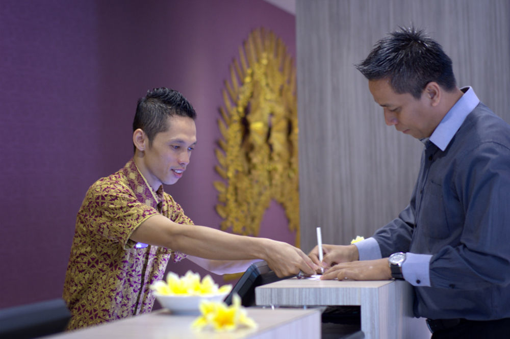 Truntum Padang Hotel Exterior photo